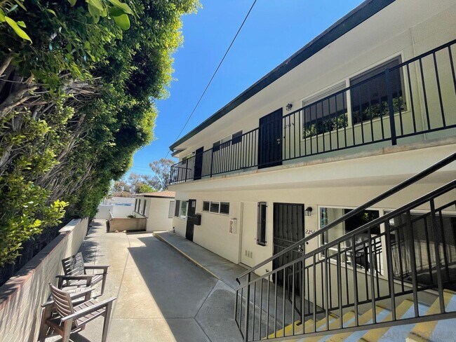 2254.5 Garnet Ave San Diego, CA 92109 photo 2