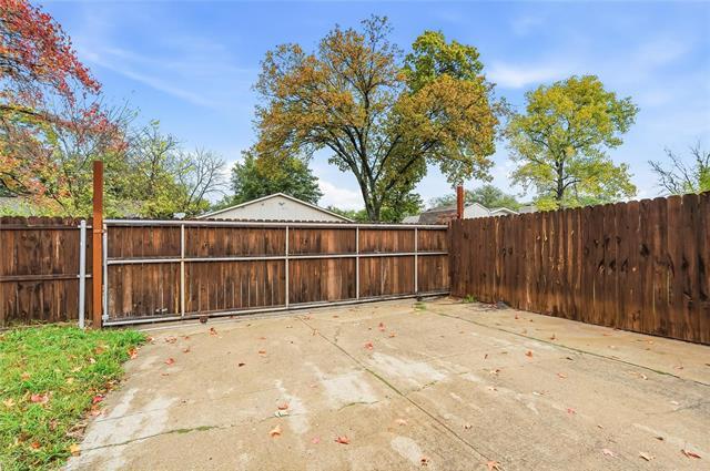 2901 Branch Oaks Dr Garland, TX 75043 photo 5