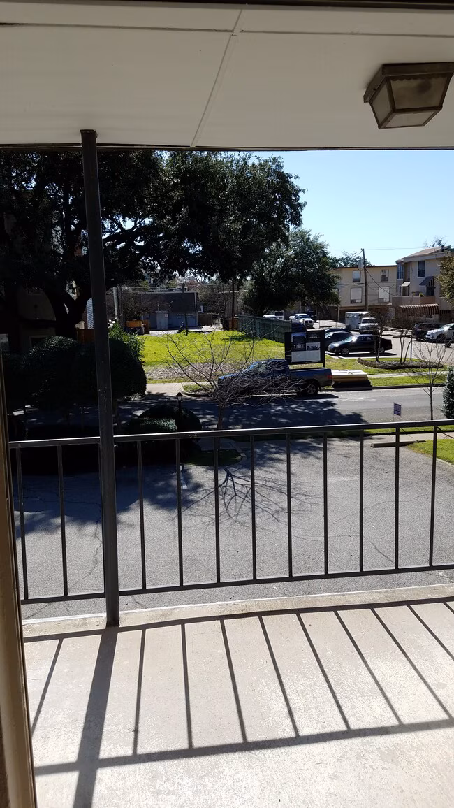 4320 Holland Ave Dallas, TX 75219 photo 2