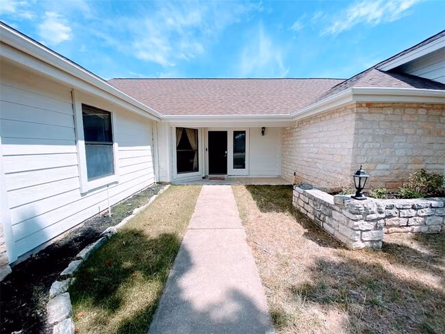 21822 Tallahassee Avenue, Lago Vista, TX 78645 photo 2