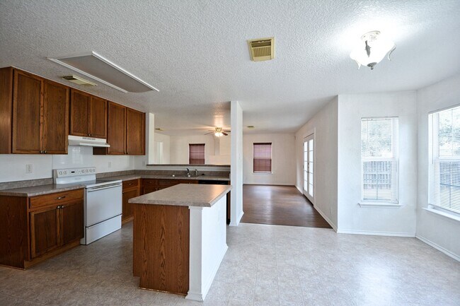 858 Lincolnshire Dr New Braunfels, TX 78130 photo 5