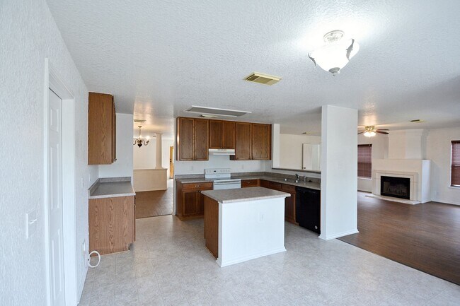 858 Lincolnshire Dr New Braunfels, TX 78130 photo 4