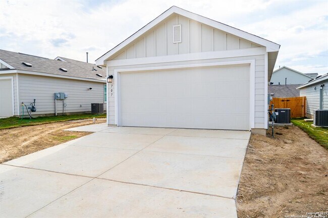 707 Ambush Ridge San Antonio, TX 78219 photo 3