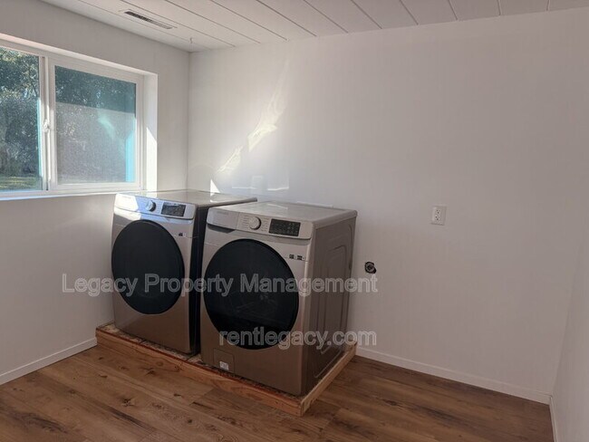 1249 Davis Ave Concord, CA 94518 photo 5