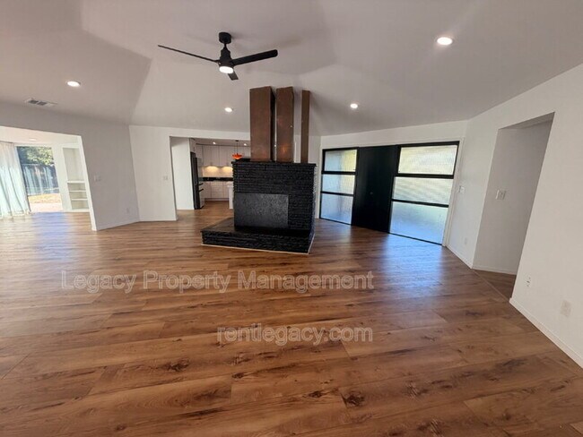 1249 Davis Ave Concord, CA 94518 photo 4
