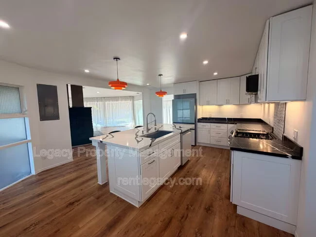 1249 Davis Ave Concord, CA 94518 photo 3
