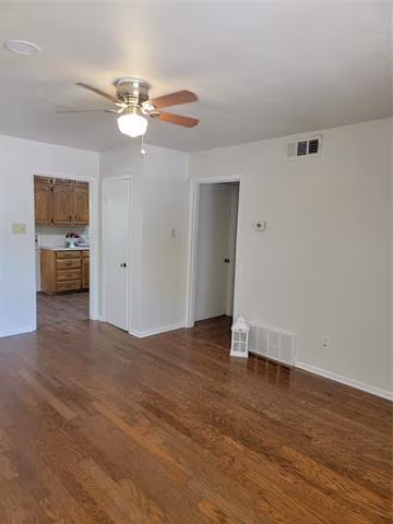 2223 Anderson St Irving, TX 75062 photo 3