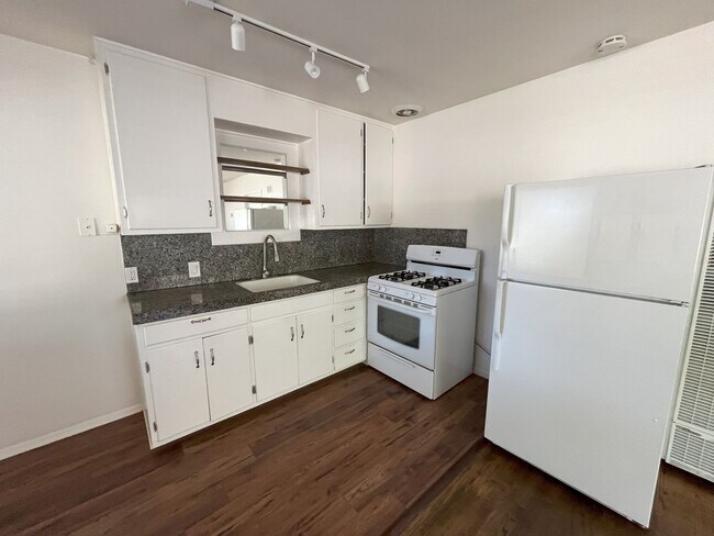 620 S Kalmia St Escondido, CA 92025 photo 4