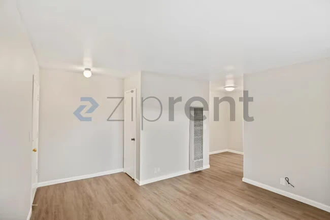 Unit 109 photo 2