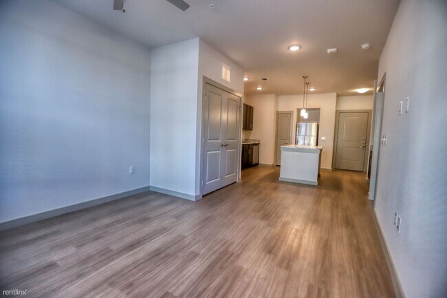 145 Stonehedge Blvd Georgetown, TX 78626 photo 3