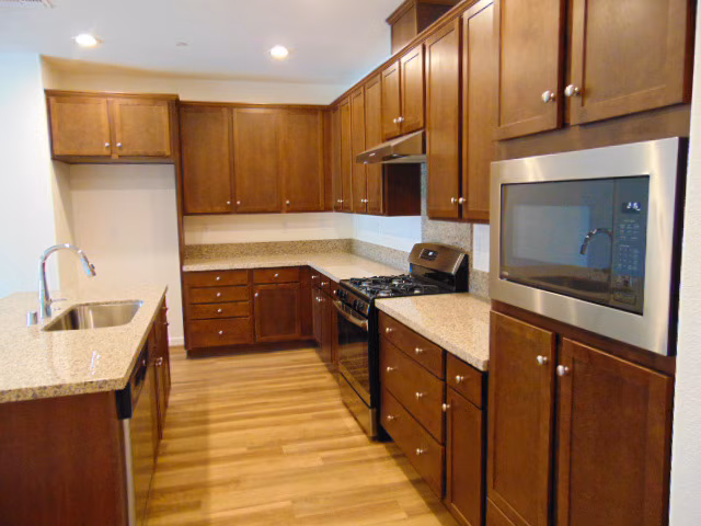 Brand New, Beautiful 4 Bedroom 4 Bath Home photo 3