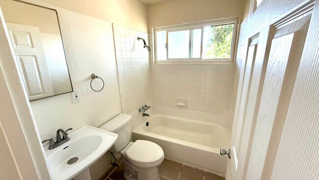 10100 Walnut St Oakland, CA 94603 photo 4