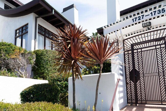 1733 Coast Blvd Del Mar, CA 92014 photo 2