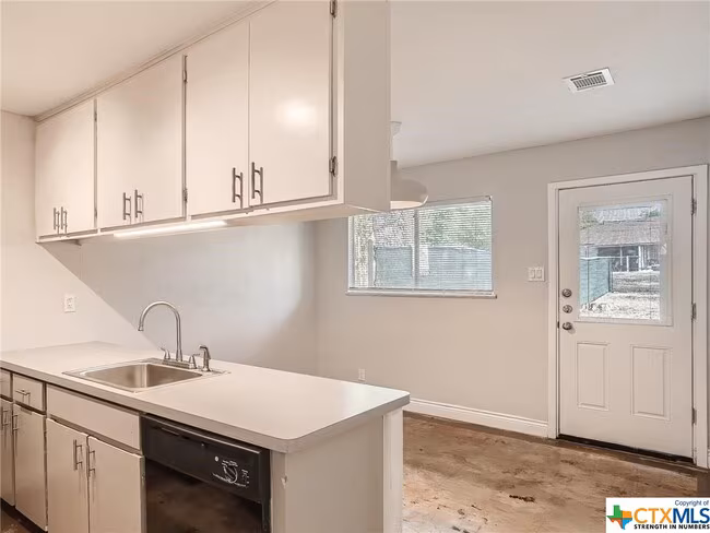 414 Sarah St San Marcos, TX 78666 photo 5