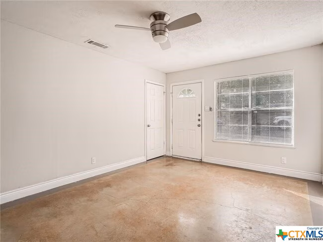 414 Sarah St San Marcos, TX 78666 photo 3