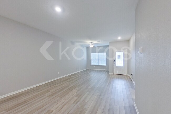 205 Capital Hl Vw Liberty Hill, TX 78642 photo 2