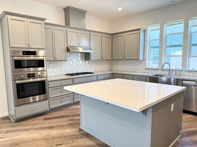 Perfect Shape Dublin Home in The Boulevard Community photo 2