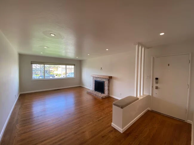 1874 Bandoni Ave San Lorenzo, CA 94580 photo 2