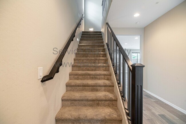 2340 W Whisper Rock Trl photo 5