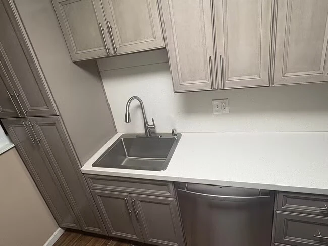 961 Yerba Buena Ave Oakland, CA 94608 photo 2