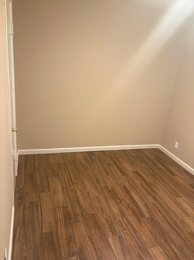 961 Yerba Buena Ave Oakland, CA 94608 photo 5