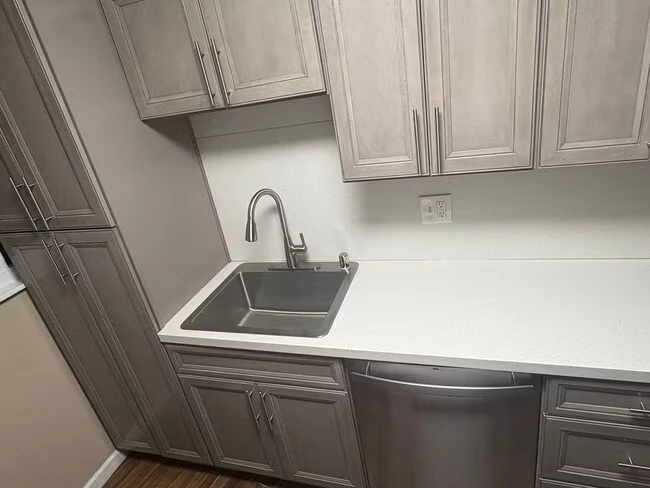 961 Yerba Buena Ave Oakland, CA 94608 photo 3