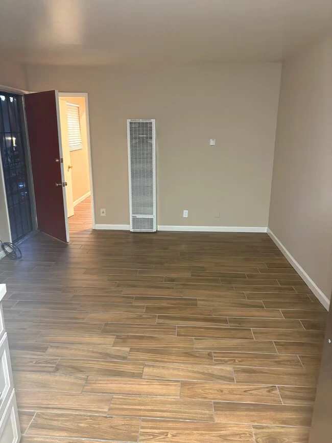 961 Yerba Buena Ave Oakland, CA 94608 photo 4