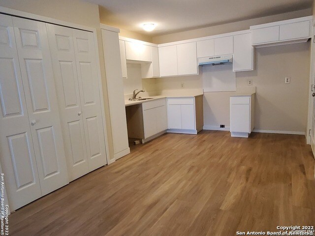 9234 Five Palms Dr San Antonio, TX 78242 photo 3