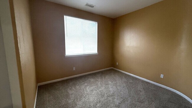 4 Bed/ 2.5 bath house with Pool/Spa photo 5