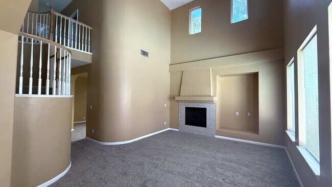 4 Bed/ 2.5 bath house with Pool/Spa photo 2