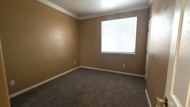 4 Bed/ 2.5 bath house with Pool/Spa photo 4