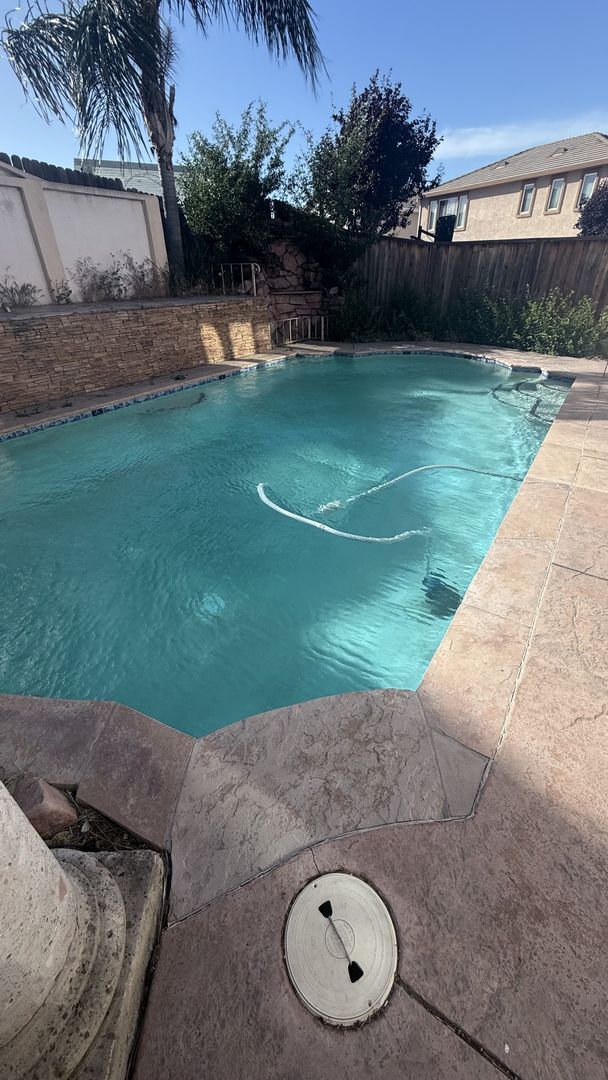 4 Bed/ 2.5 bath house with Pool/Spa
