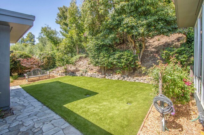 Fabulous 4Bed/3bath Mill Valley Home photo 4