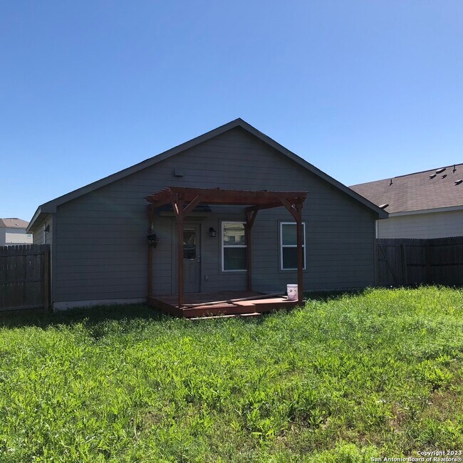 8206 Glasgow Dr San Antonio, TX 78223 photo 2