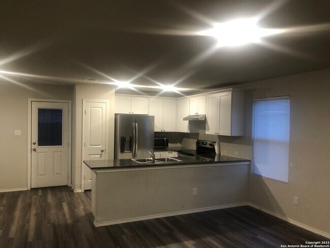 8206 Glasgow Dr San Antonio, TX 78223 photo 3