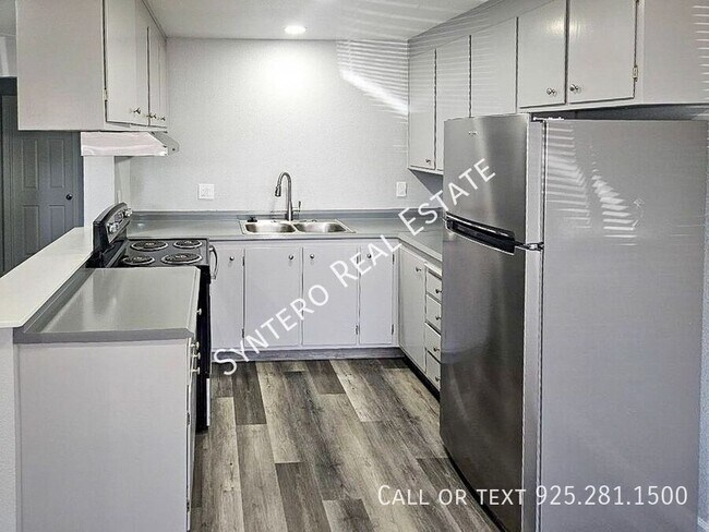 1524 Glazier Dr Concord, CA 94521 photo 3