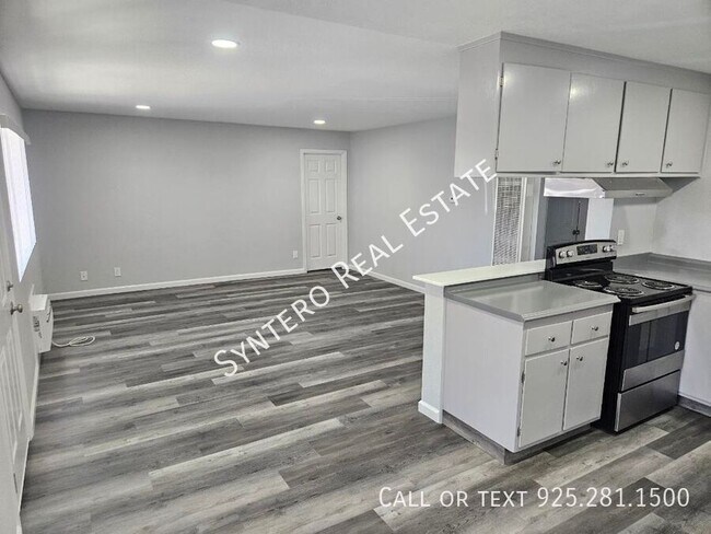 1524 Glazier Dr Concord, CA 94521 photo 2