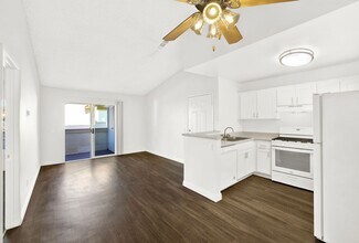 Vantage Point SD, LP d/b/a Murrieta Meadows Apartments photo 5