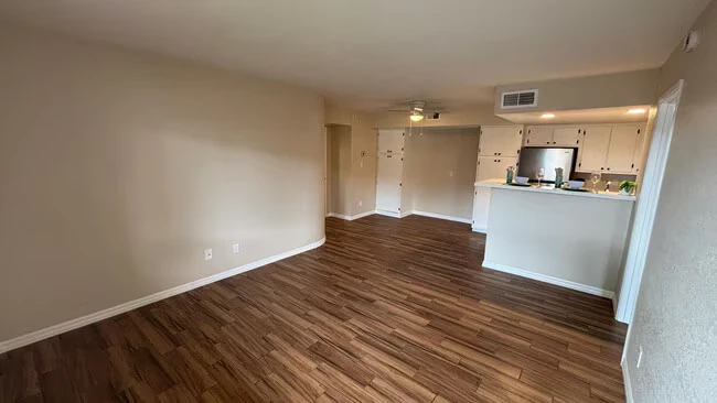 3601 W Tierra Buena Ln Phoenix, AZ 85053 photo 4