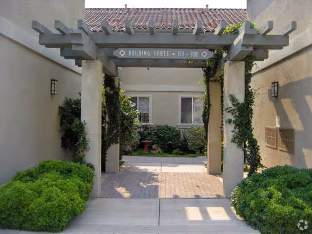 Vineyard Court photo 5
