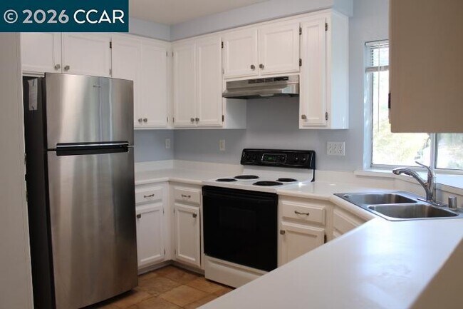 258 Napoli Ct Hercules, CA 94547 photo 5