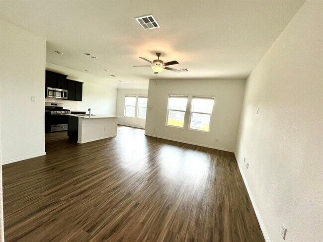 112 Wolseley Dr Hutto, TX 78634 photo 5