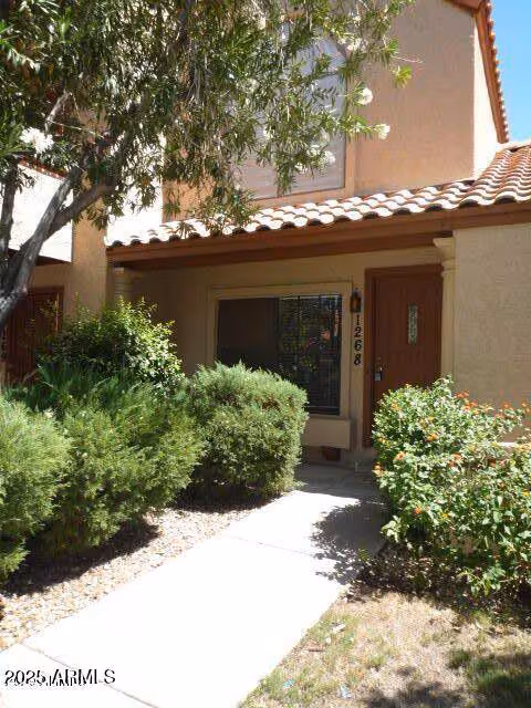 4901 E KELTON Lane photo 3