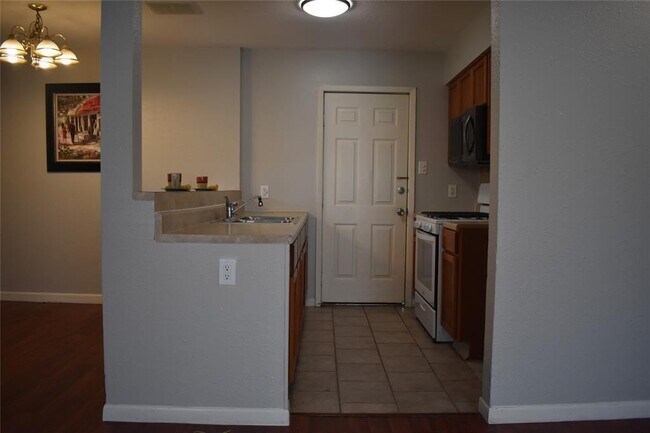 2432 38th Avenue North, Texas City, TX 77590 photo 4