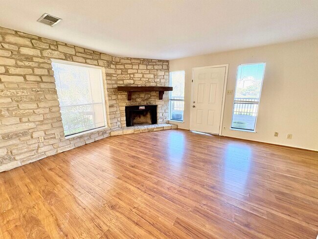 601 Free Rein Horseshoe Bay, TX 78657 photo 5
