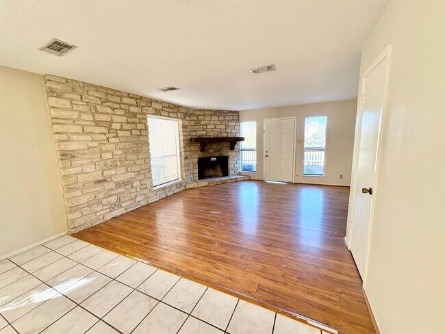601 Free Rein Horseshoe Bay, TX 78657 photo 4