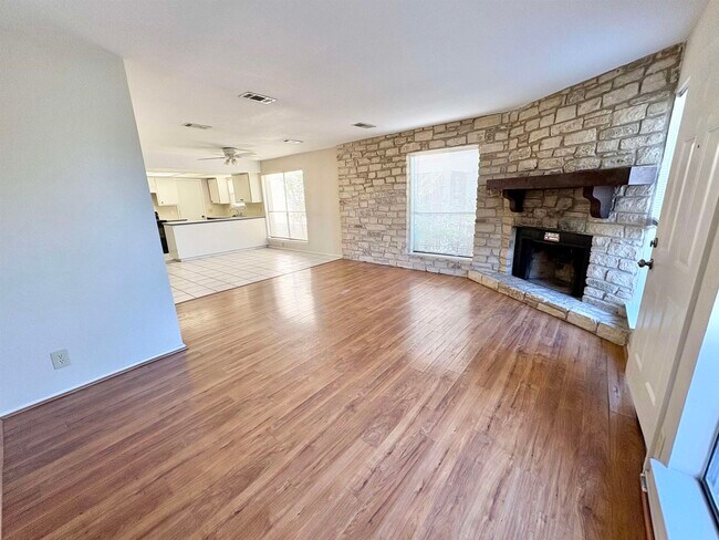 601 Free Rein Horseshoe Bay, TX 78657 photo 3