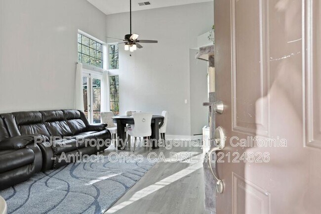 5336 Sandrose Ct photo 3