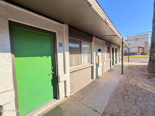 6802 W Glendale Ave Glendale, AZ 85303 photo 2