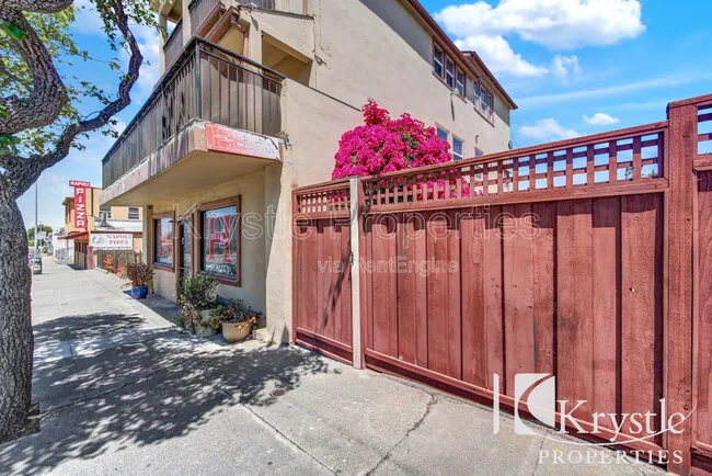 132 Tennessee St Vallejo, CA 94590 photo 2